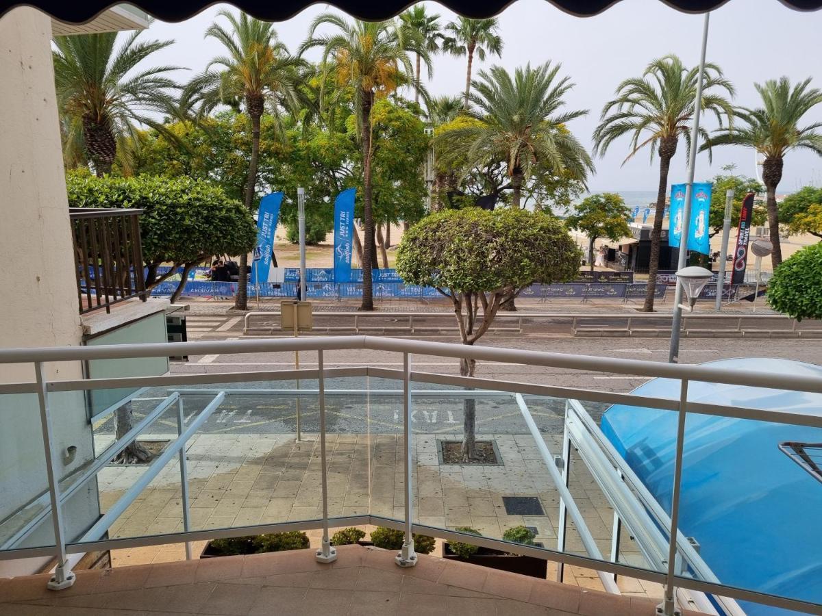 APARTAMENTO PRIMERA LINEA MAR CAMBRILS cerca PUERTO Cambrils Exterior foto